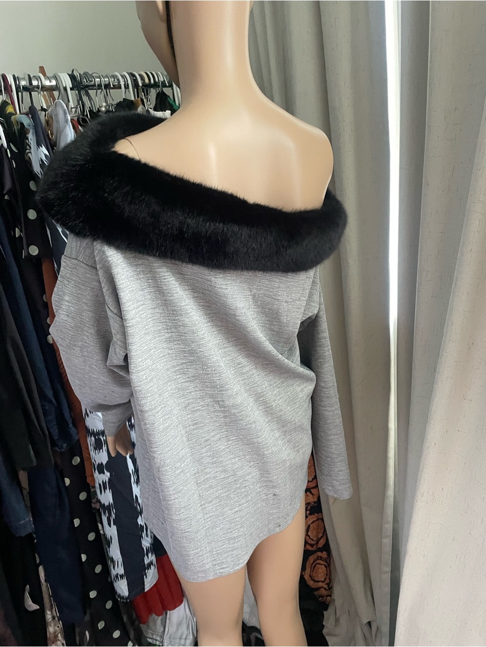 Gray Off-the-Shoulder Sweater with Black Faux Fur Trim size XL